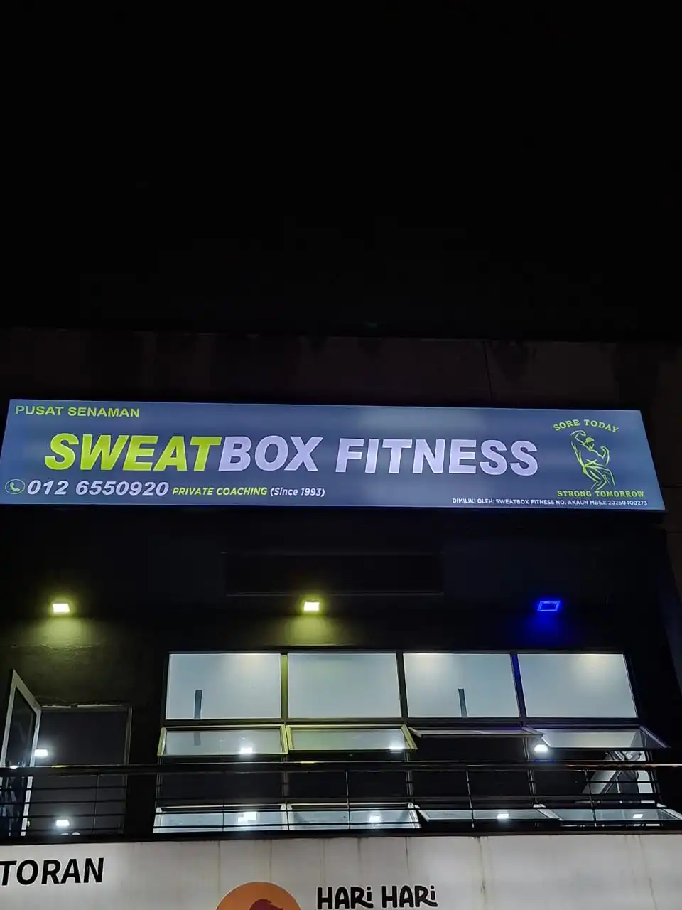 LED Lightbox Signboard SweatBox Fitness dengan pencahayaan LED terang untuk pusat kecergasan